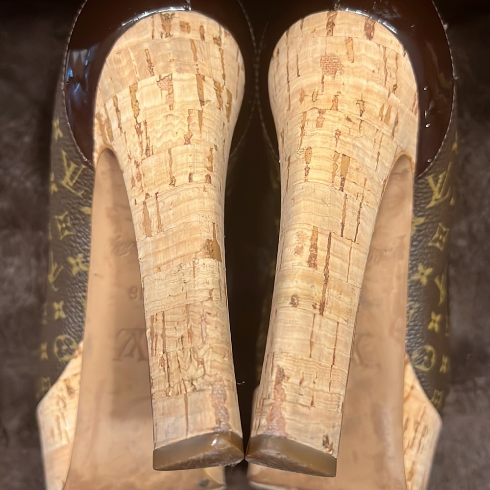LOUIS VUITTON Rivoli Heels - Picture 11 of 15